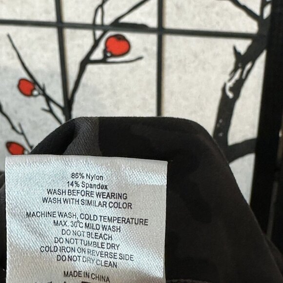 Zyia Active Leggings 2 Forest Camo Luxe Black Gray Camouflage High Rise Crop - Picture 5 of 6